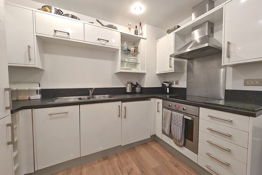 Property photo 3 of 8 Kitchen