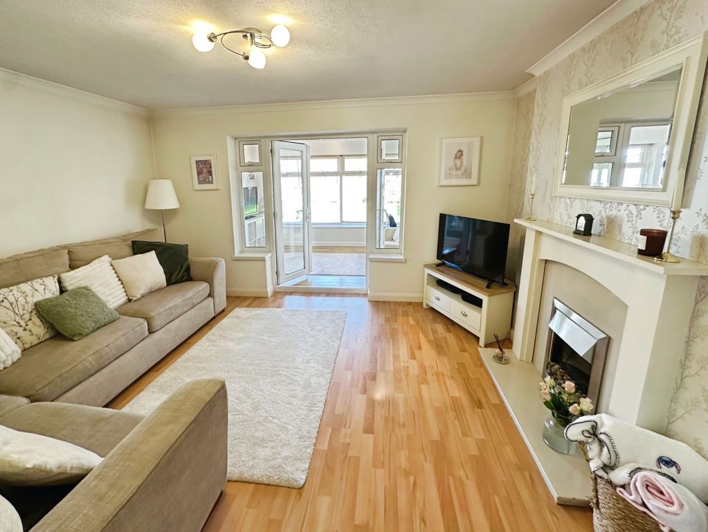 Property photo 2 of 14 Lounge