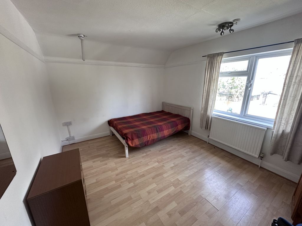 Property photo 1 of 6 Room