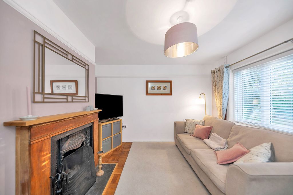 Property photo 3 of 34