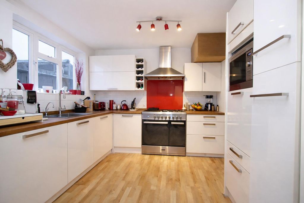 Property photo 2 of 13 Fd3Ea336-Bb34-46Ed-99c6-5B55A596c175.Png