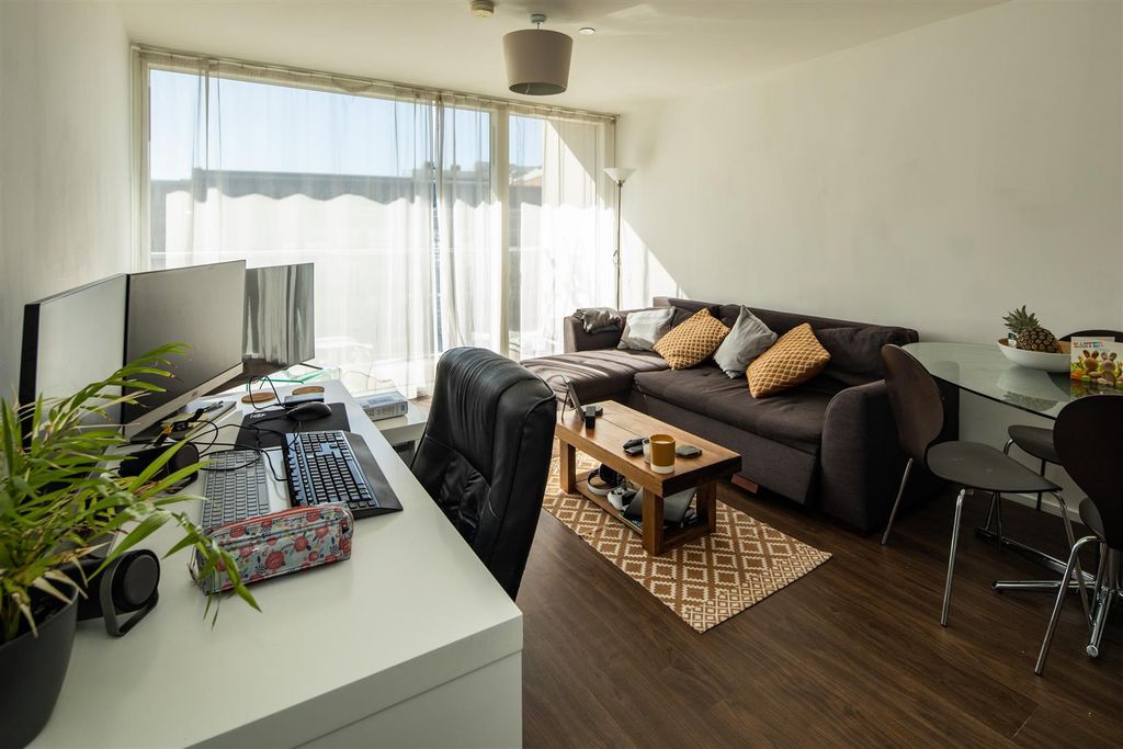 Property photo 2 of 8