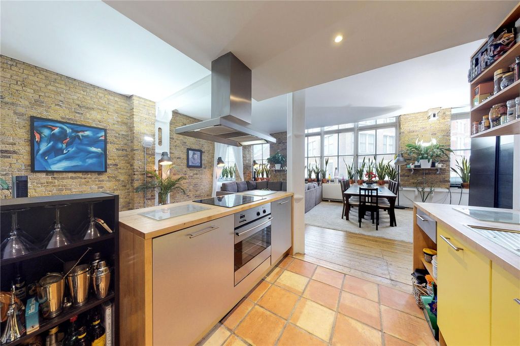 Property photo 2 of 18 Kitchen