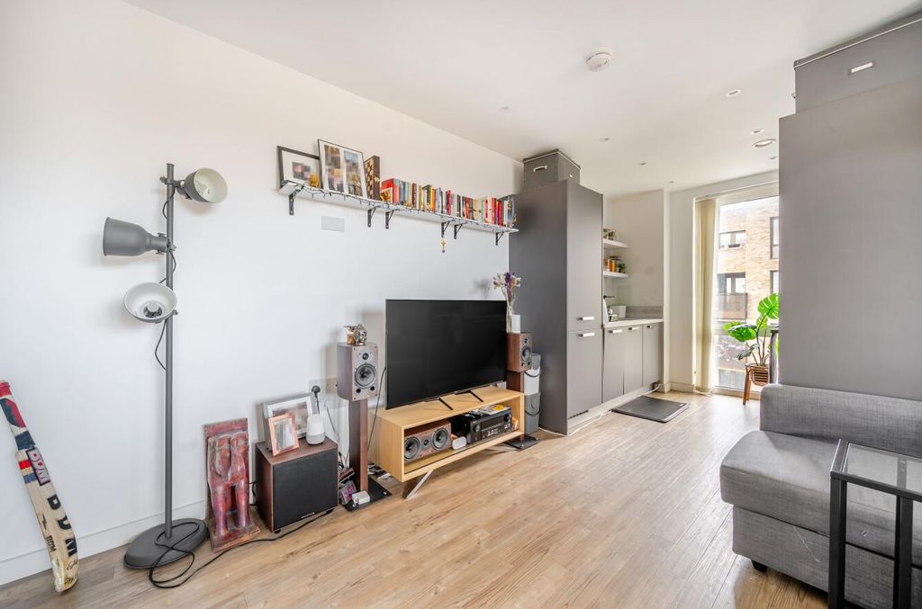 Property photo 3 of 8 Davidson Frost-Wellings, Dfw, Colliford Court, Liv