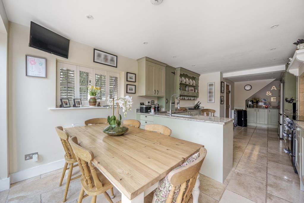 Property photo 3 of 28 Kitchen