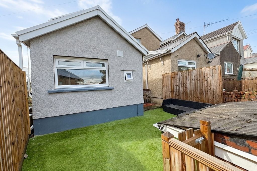 Property photo 3 of 21