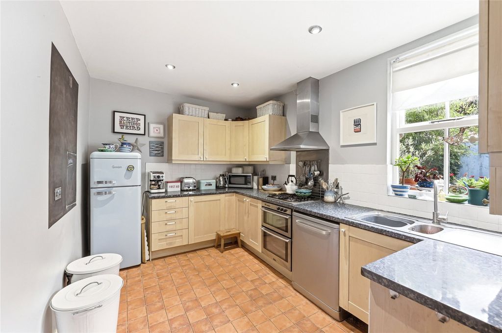 Property photo 3 of 23 Picture No. 27