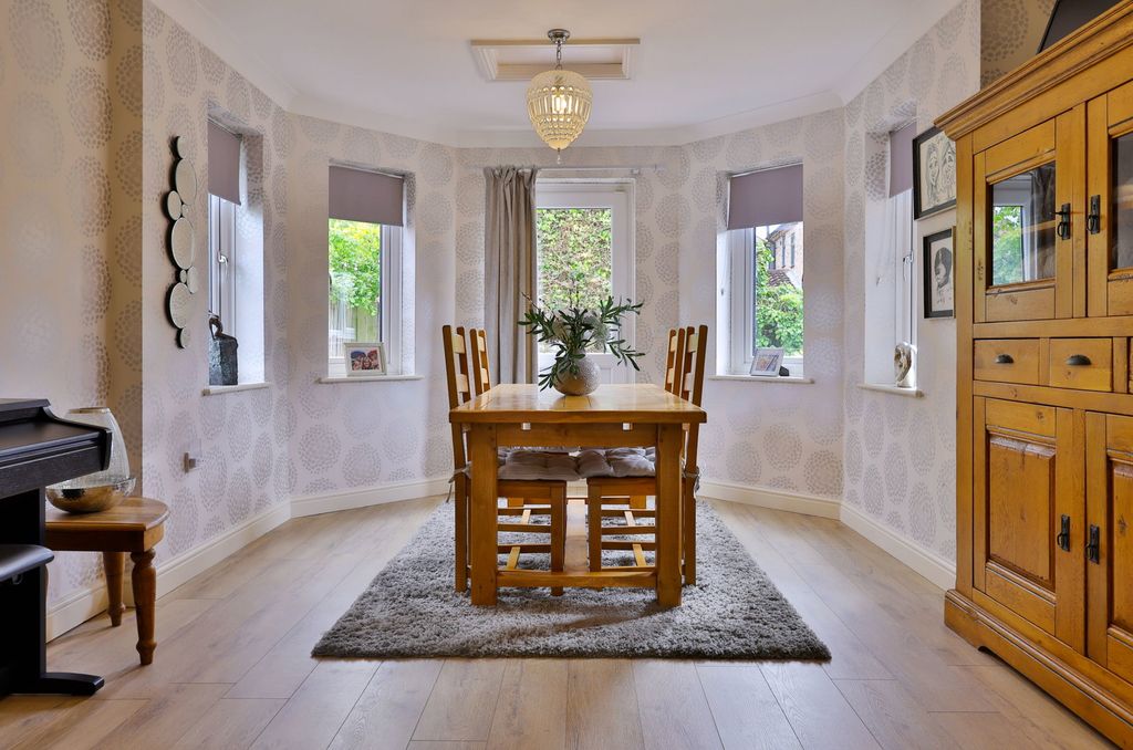 Property photo 3 of 27