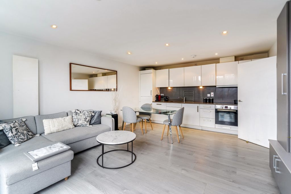 Property photo 3 of 25 78668_Flat-8-10-W...