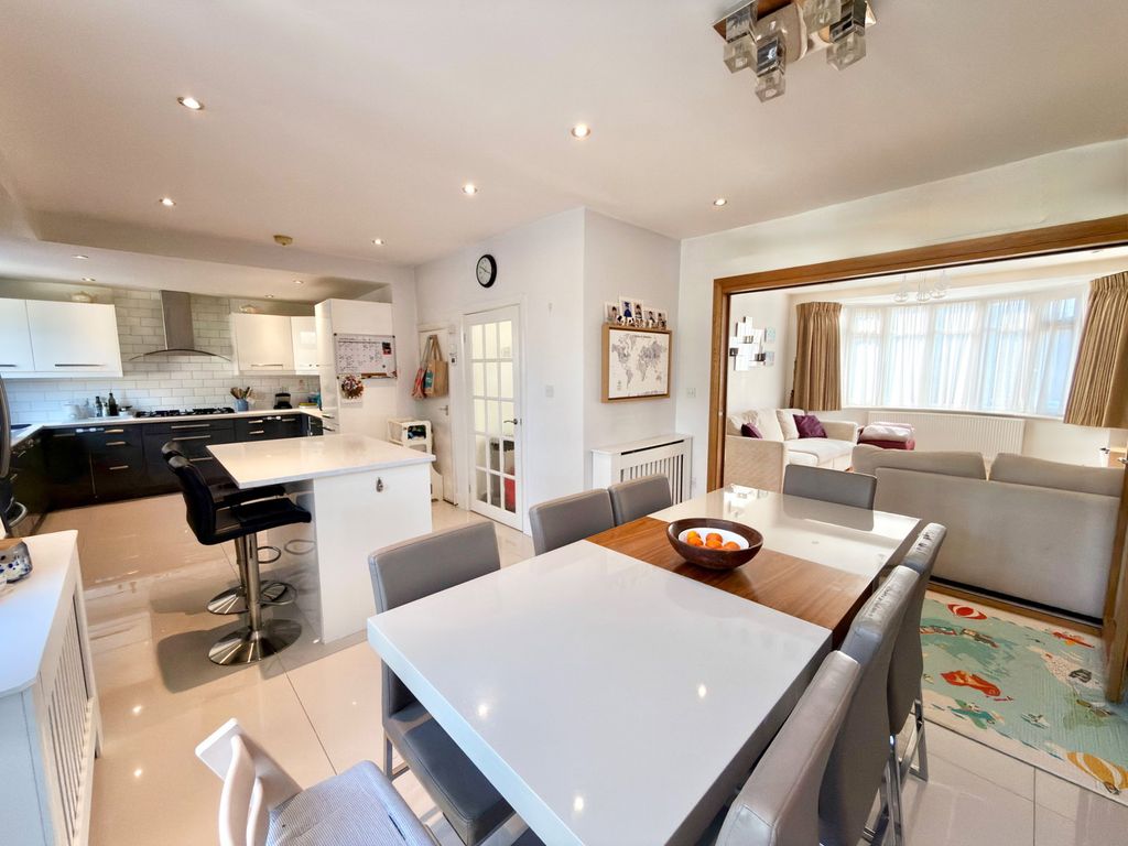 Property photo 2 of 21