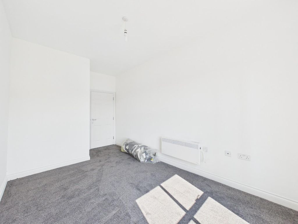 Property photo 3 of 11 Cam01268G0-Pr0508-Still009.Jpg