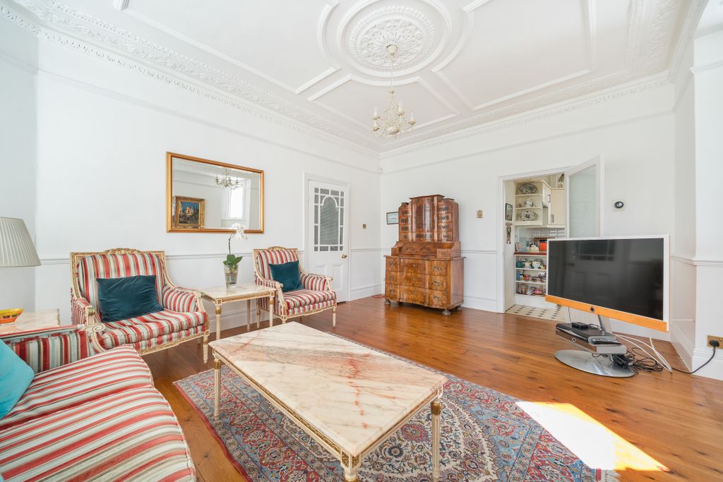 Property photo 2 of 17