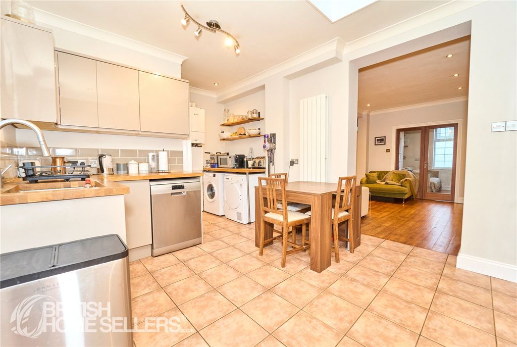 Property photo 2 of 19 Picture No. 52