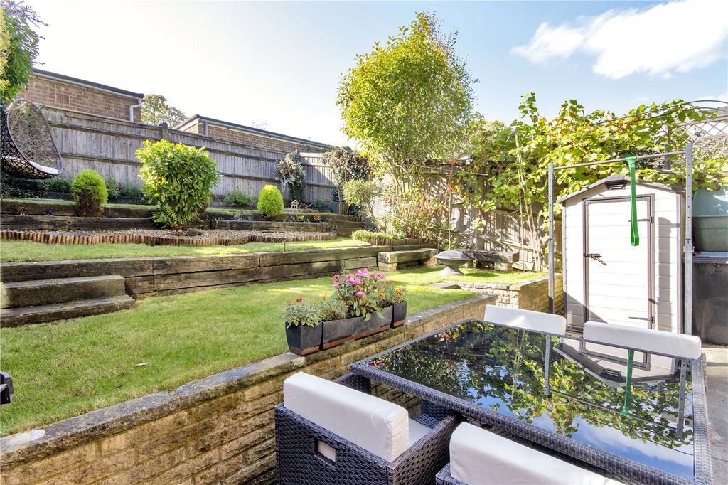 Property photo 2 of 11 Garden