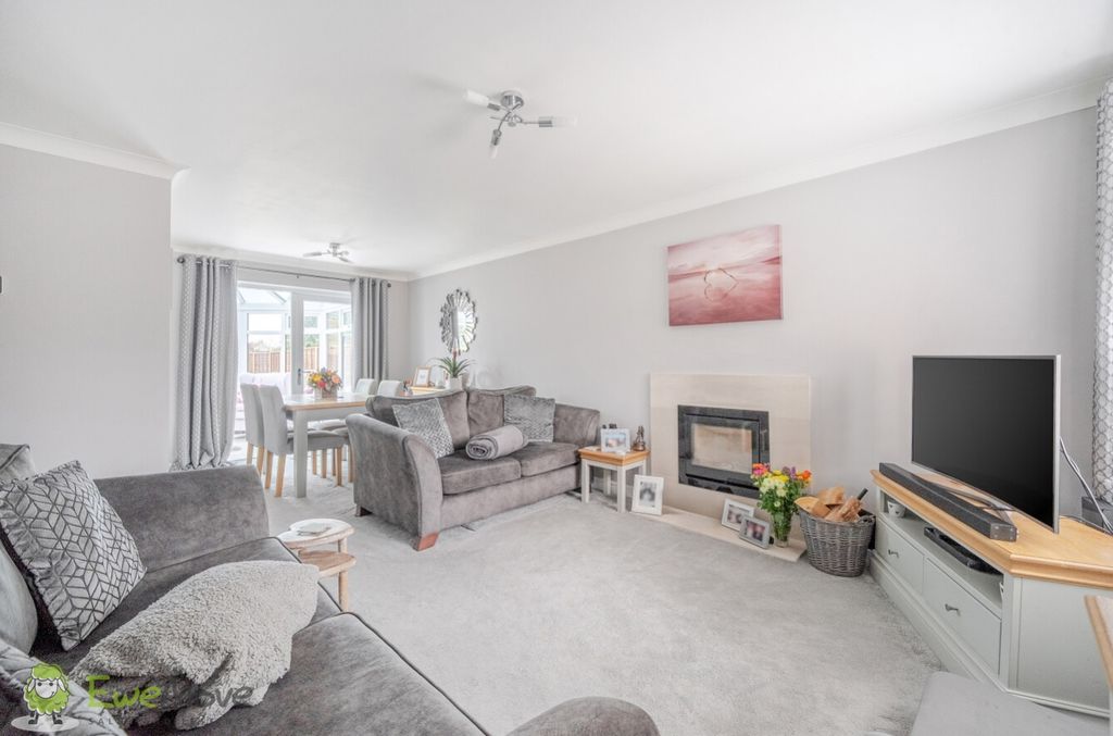 Property photo 2 of 20 Living Dining Room