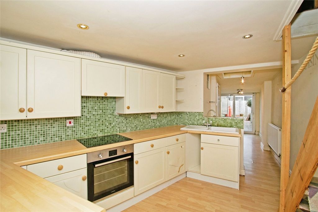 Property photo 2 of 16 Picture No. 11