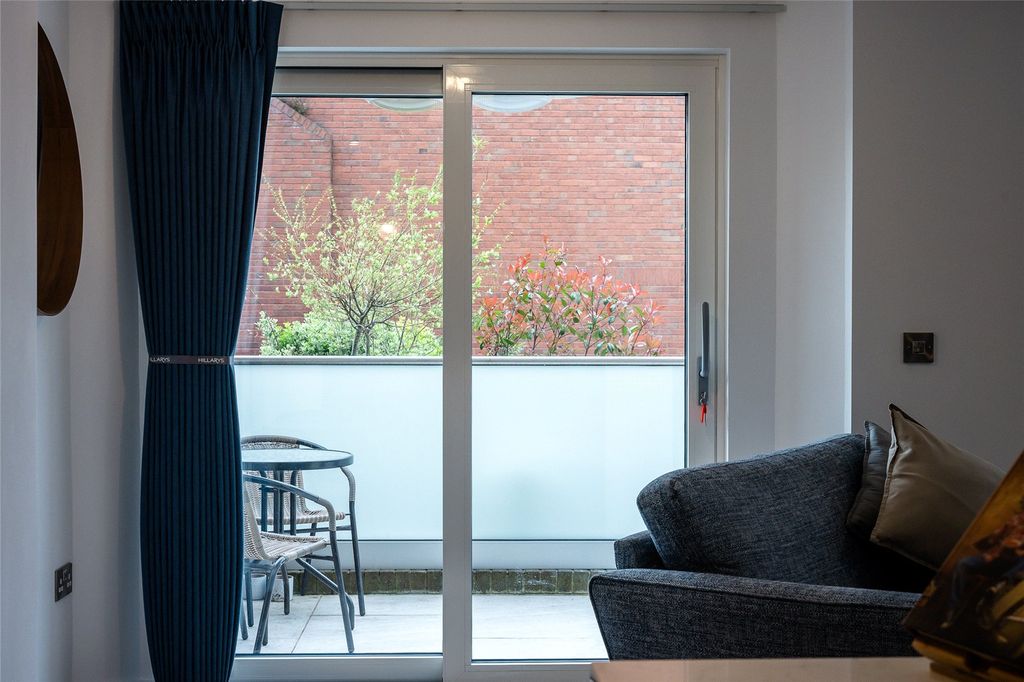Additional image 8 of 2 bed flat to rentFiremans Square, Chester, Cheshire CH1