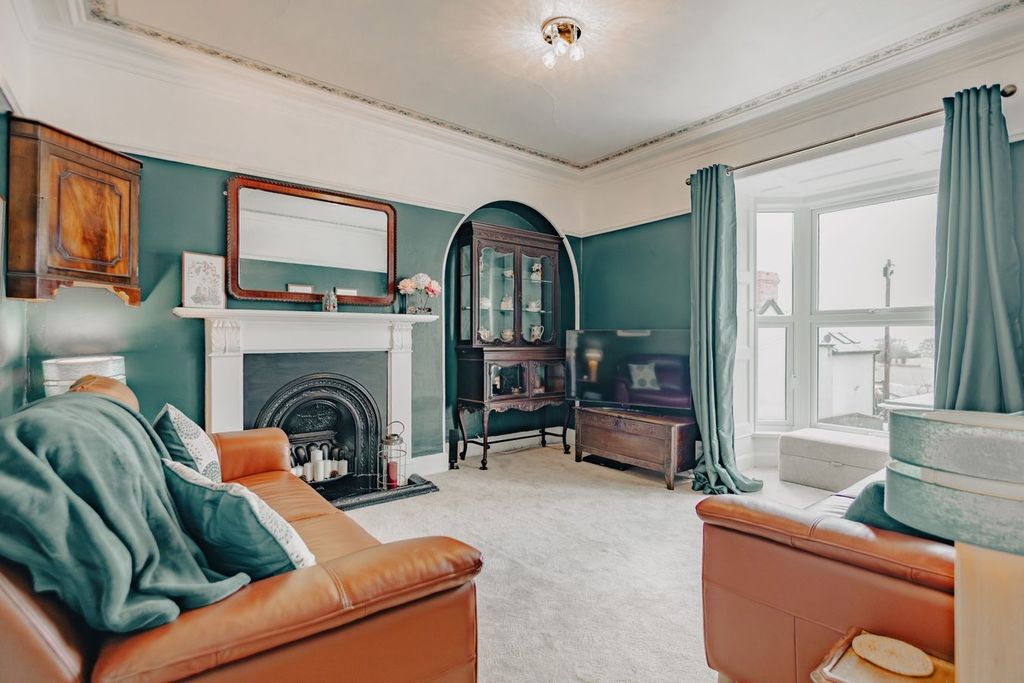 Property photo 3 of 47