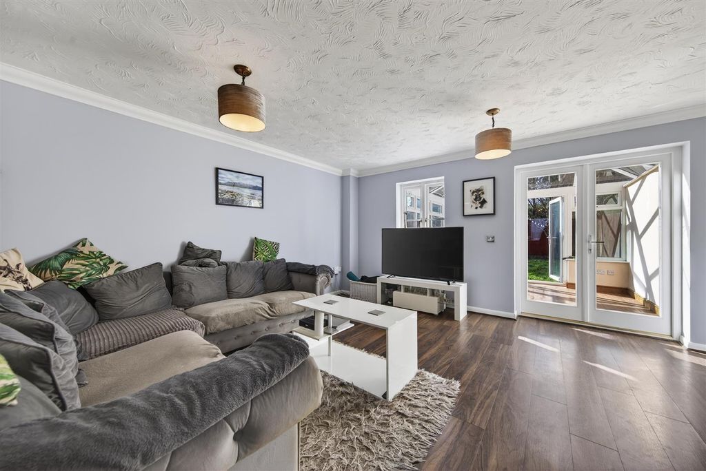 Property photo 3 of 24 25Garwoodcresweb16.Jpg