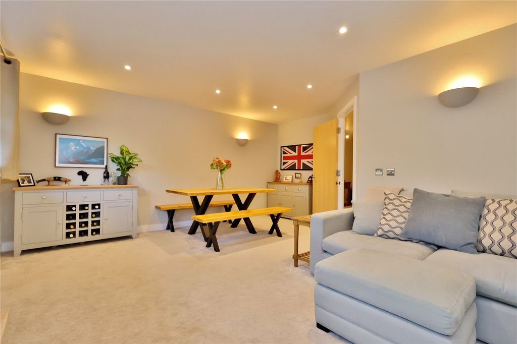 Property photo 3 of 14 Picture 3