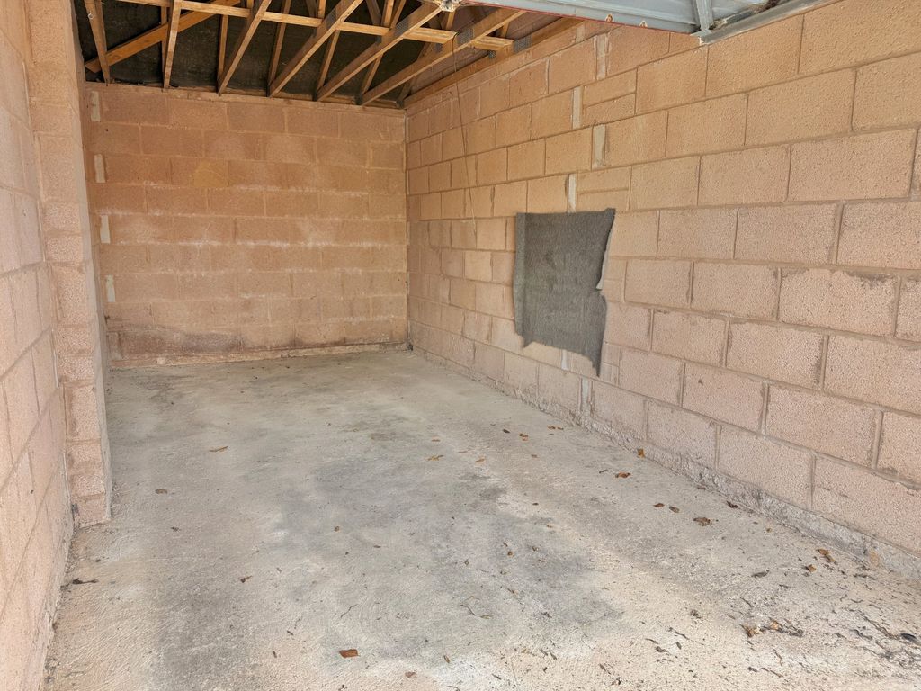 Property photo 3 of 5 Inside