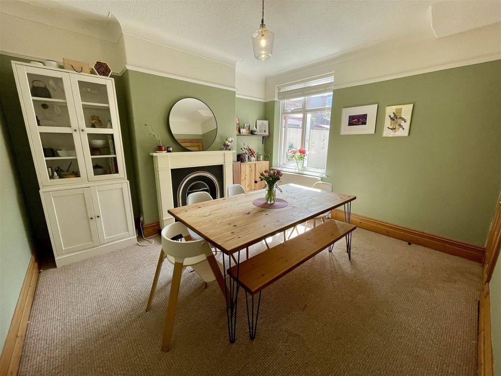 Property photo 3 of 10 Dining Room