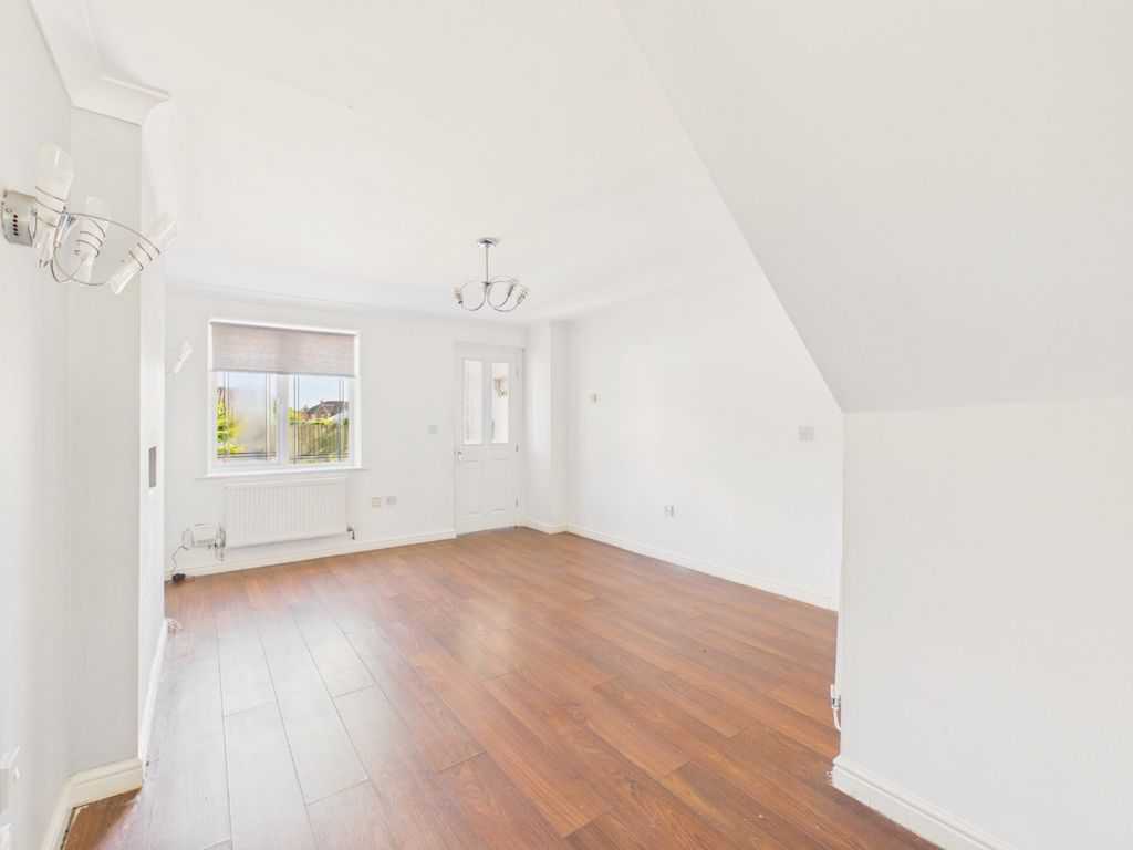 Property photo 2 of 19 5208874
