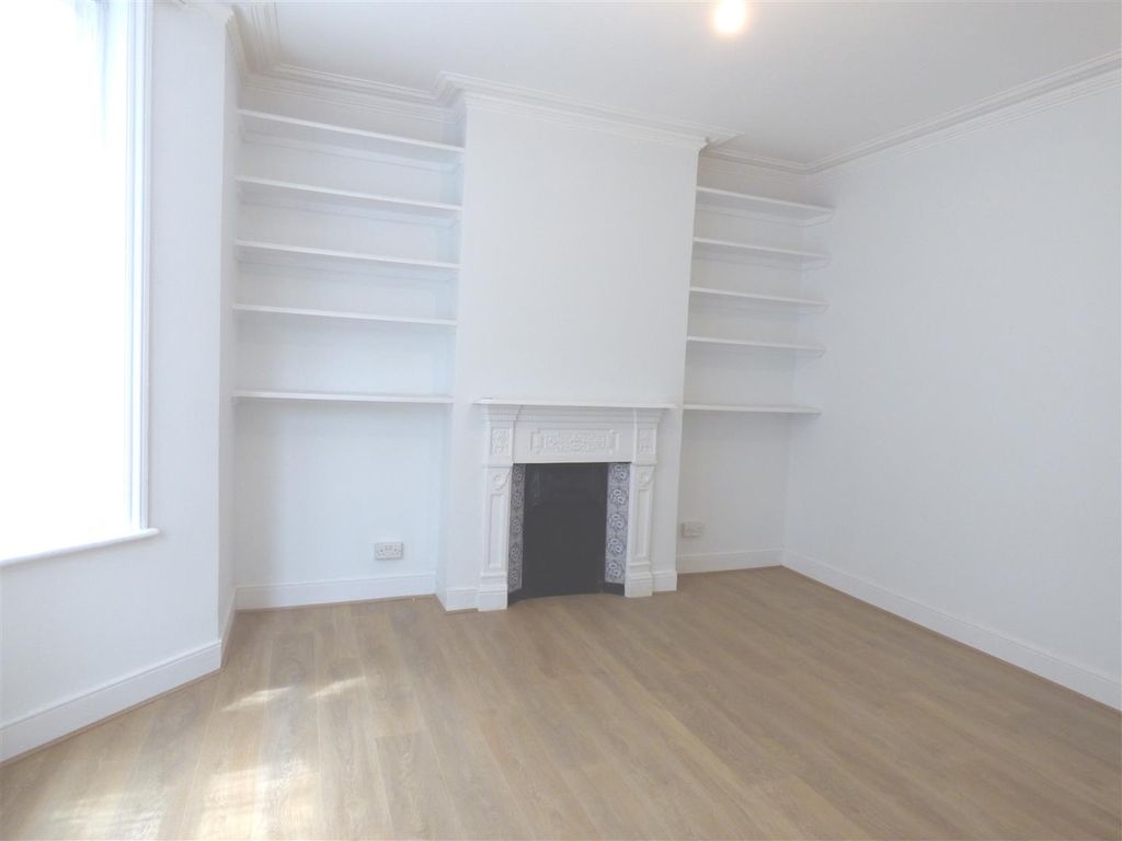 Property photo 1 of 8 Living Room (2).Jpg