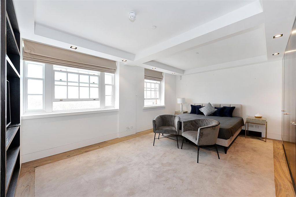 Property photo 3 of 23 Flat-9-24-Buckingham-Gate_3.Jpg