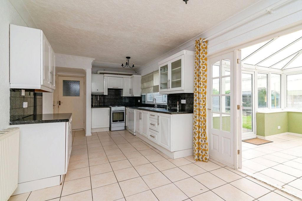 Property photo 2 of 17 Kitchen