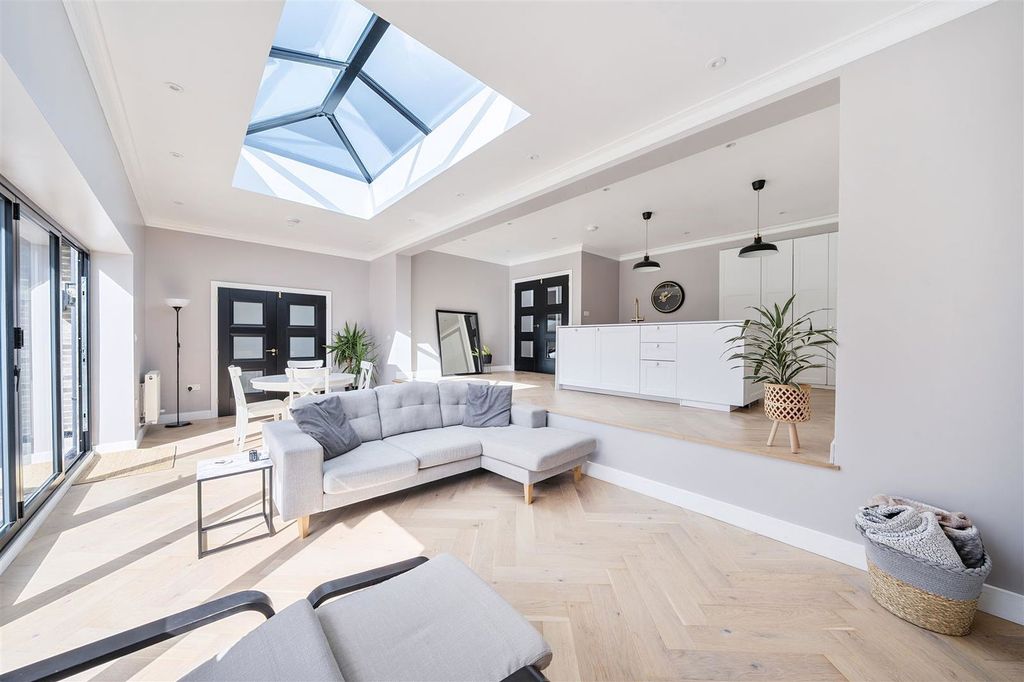 Property photo 2 of 24