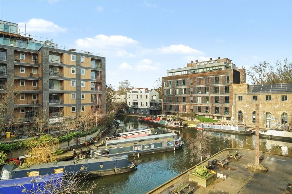 Property photo 2 of 23 Picture No. 15