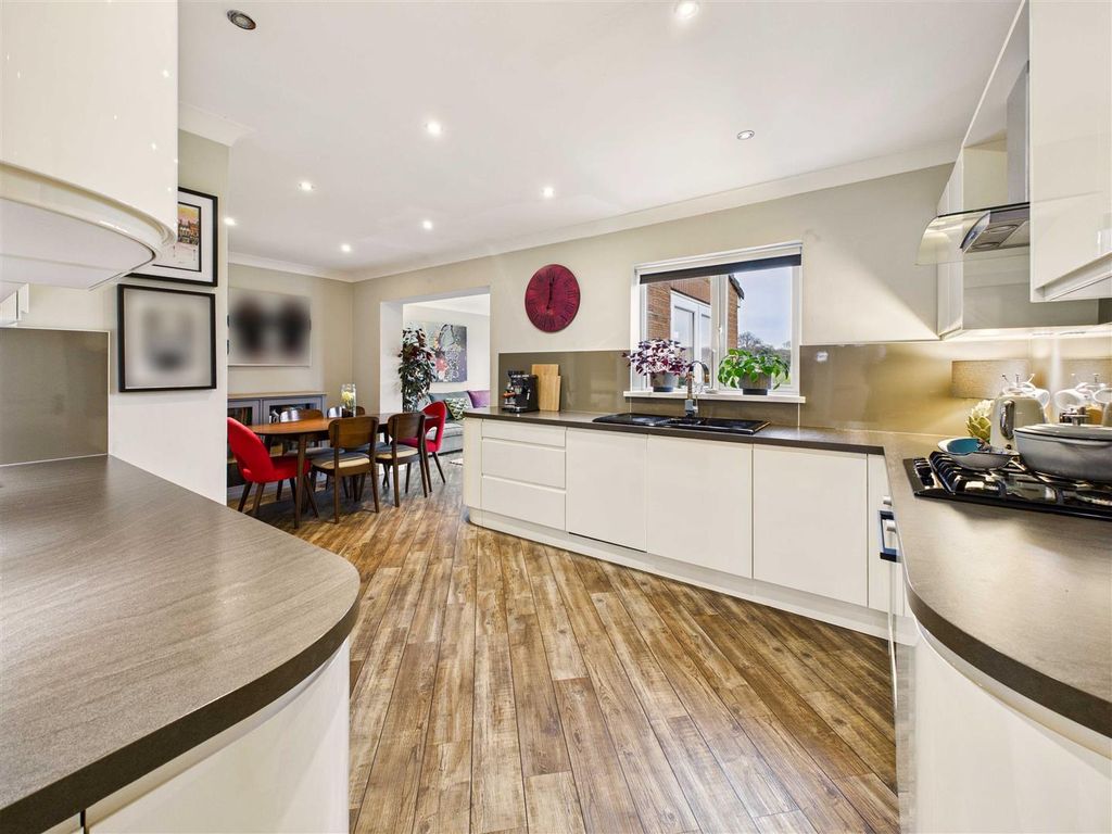 Property photo 2 of 28 Dining Kitchen