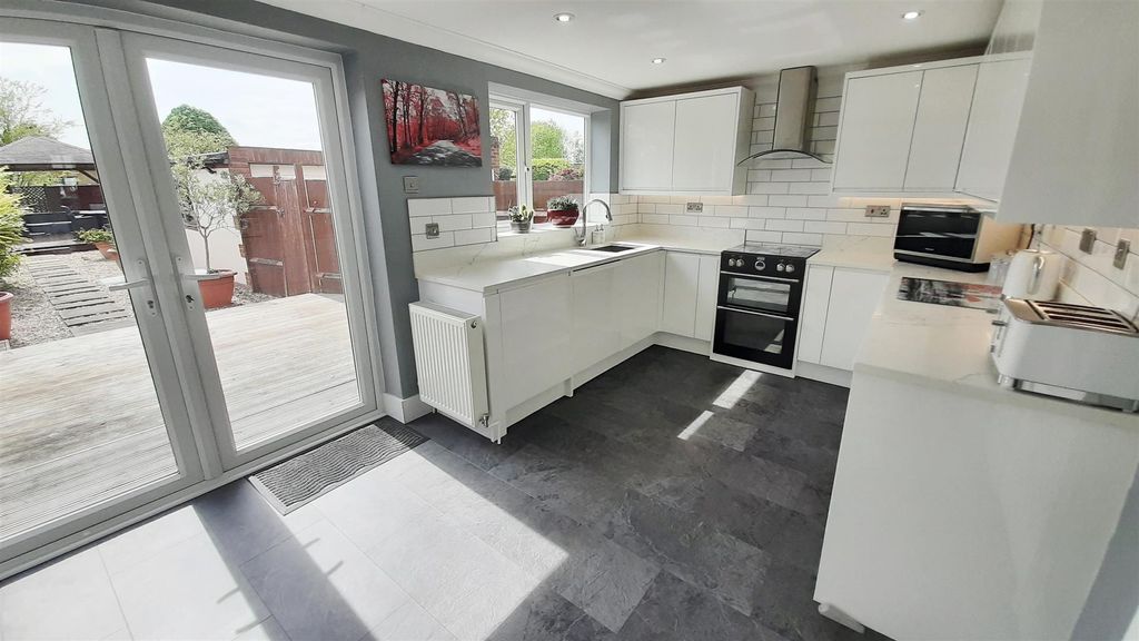 Property photo 3 of 17 Alternative View