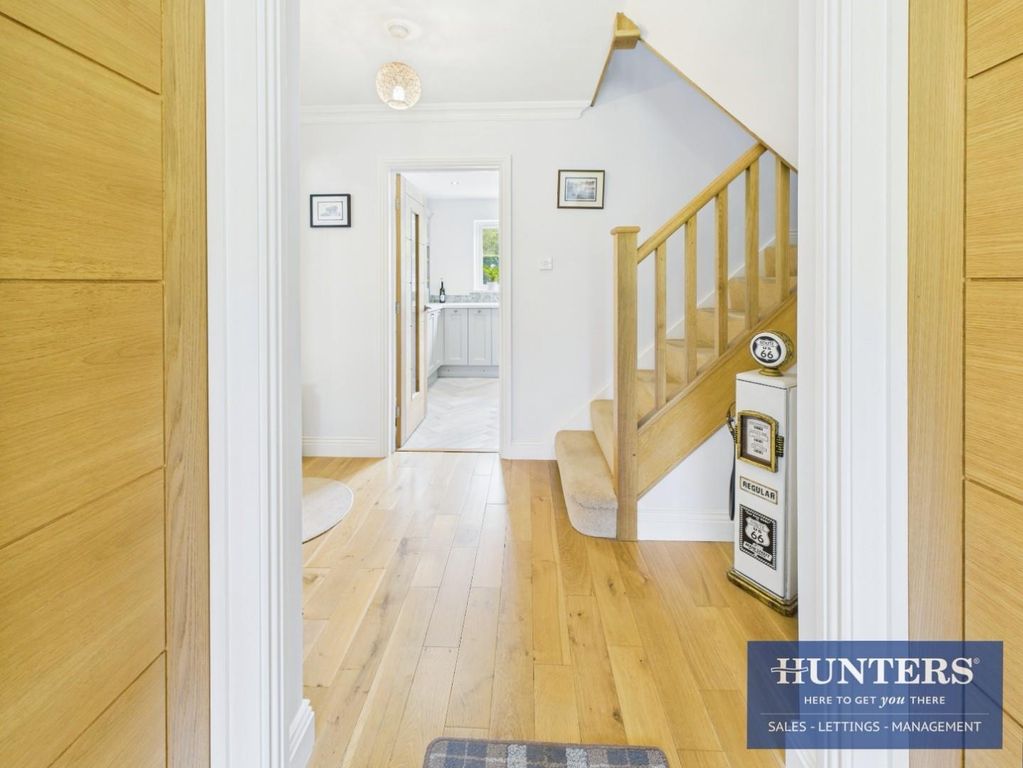 Property photo 2 of 22 Entrance Hallway