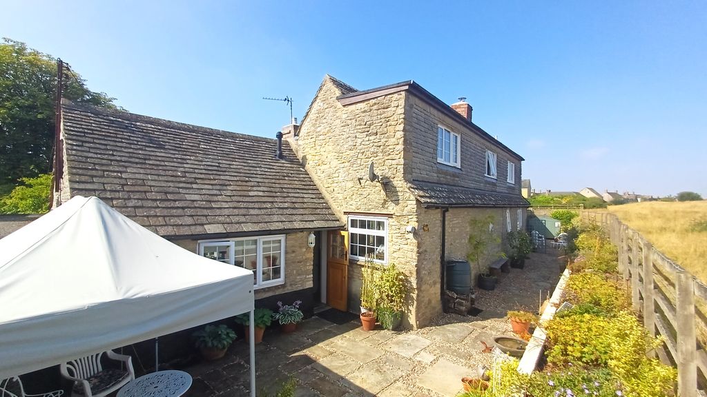 Property photo 3 of 35