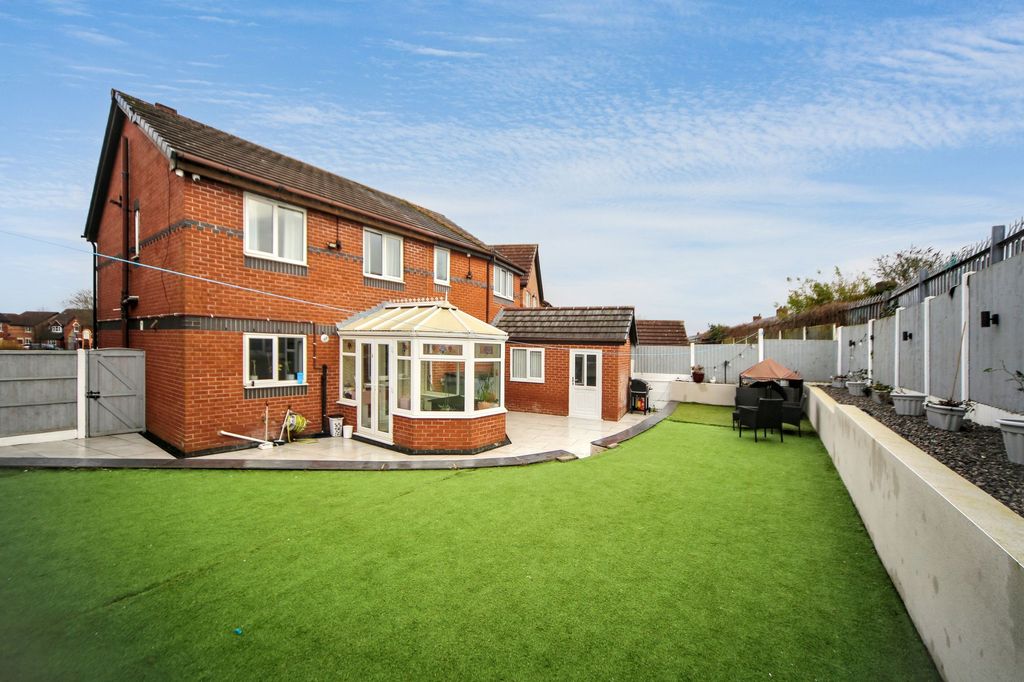 Property photo 2 of 28