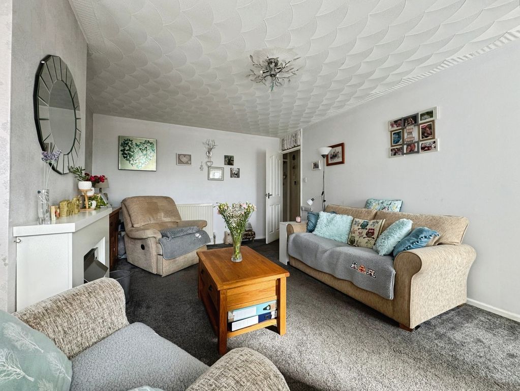 Property photo 2 of 18 Living Room