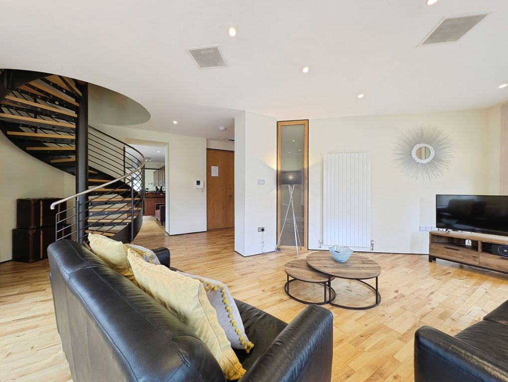 Property photo 3 of 15 Photo