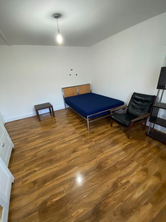 Property photo 1 of 12 Bedroom