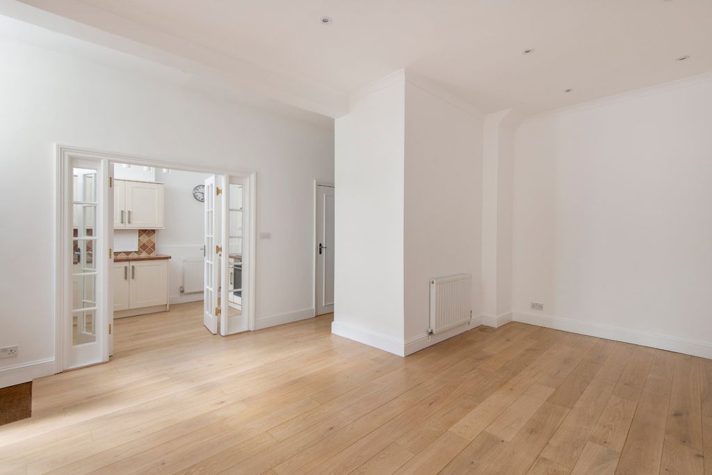 Property photo 3 of 22 Ground Floor