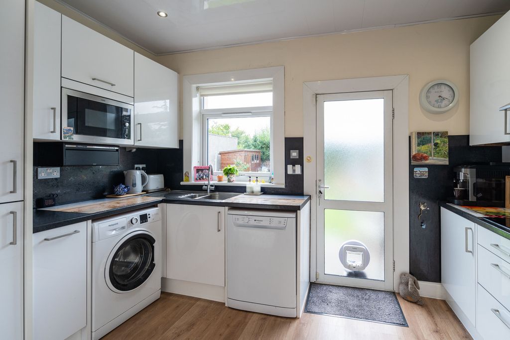 Property photo 3 of 36
