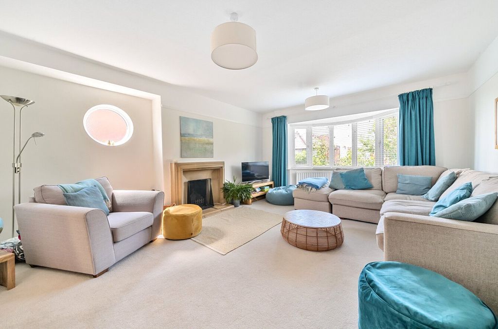 Property photo 3 of 13 Sitting Room