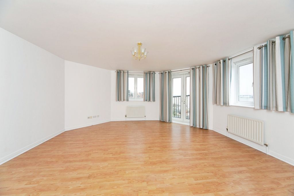 Property photo 3 of 17 Photo