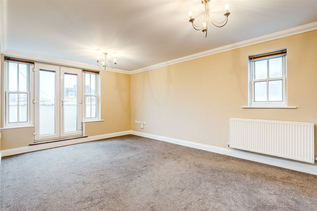 Property photo 2 of 17 Picture No. 23