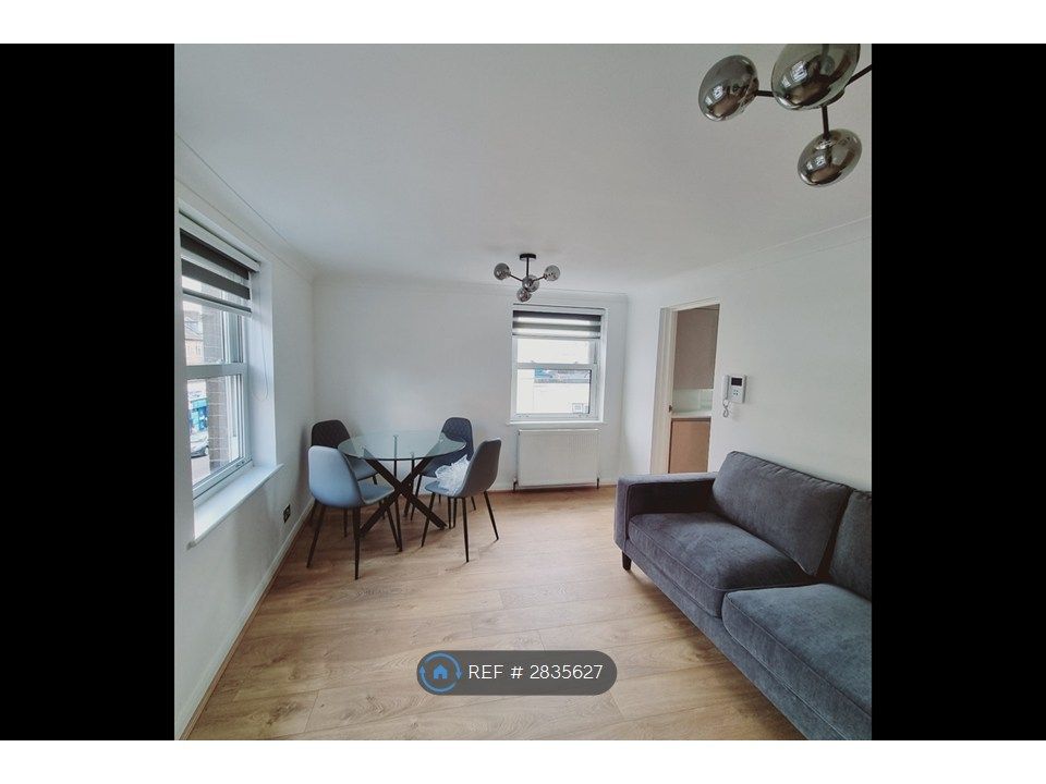 Property photo 3 of 10 Lounge