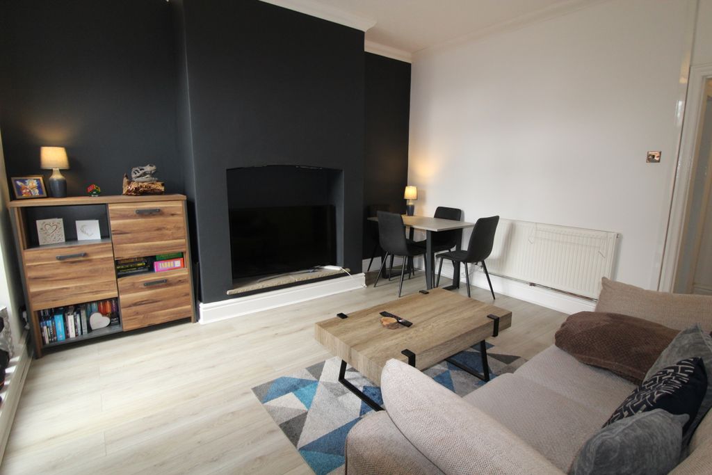 Property photo 3 of 15 Dining/Sitting Room