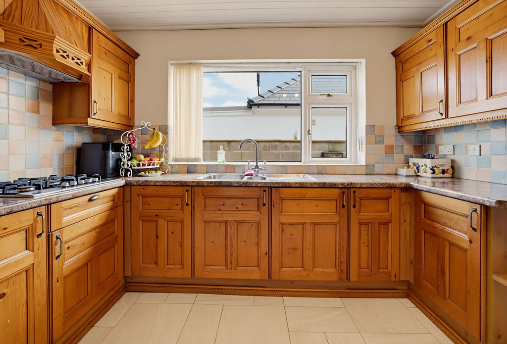Property photo 3 of 31
