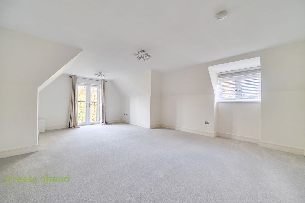 Property photo 2 of 20 81B8E190-ba32-411...