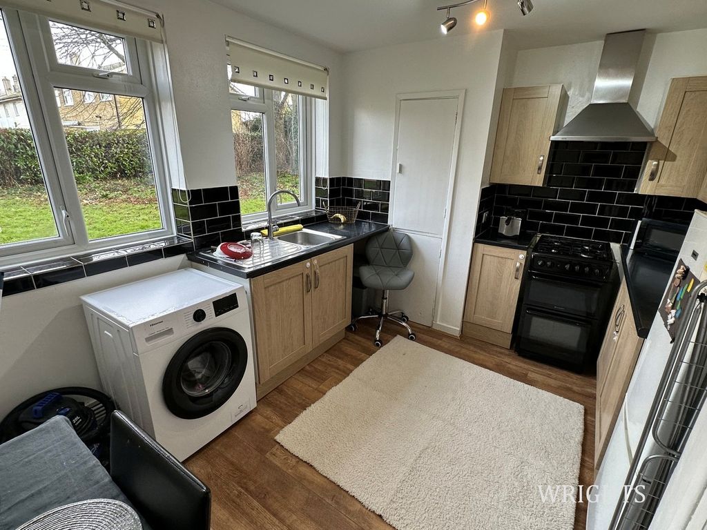 Property photo 3 of 8 Kitchen